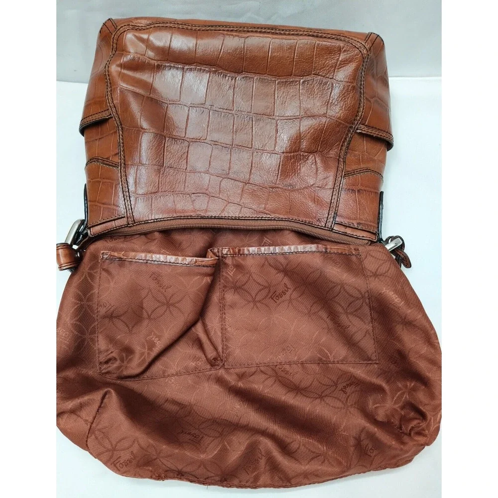 Fossil Brown Leather Crocodile Embossed Zipper Closure Hobo Shoulder Bag